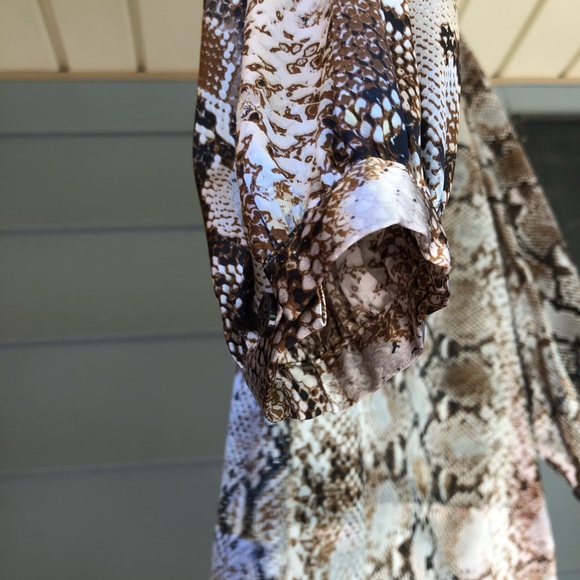 Great silky long tip- cute sleeves - Picture 3 of 3